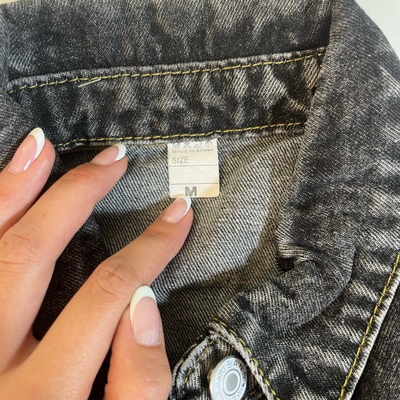 Denim Jacket with lace sleeves - Picture 14 of 17